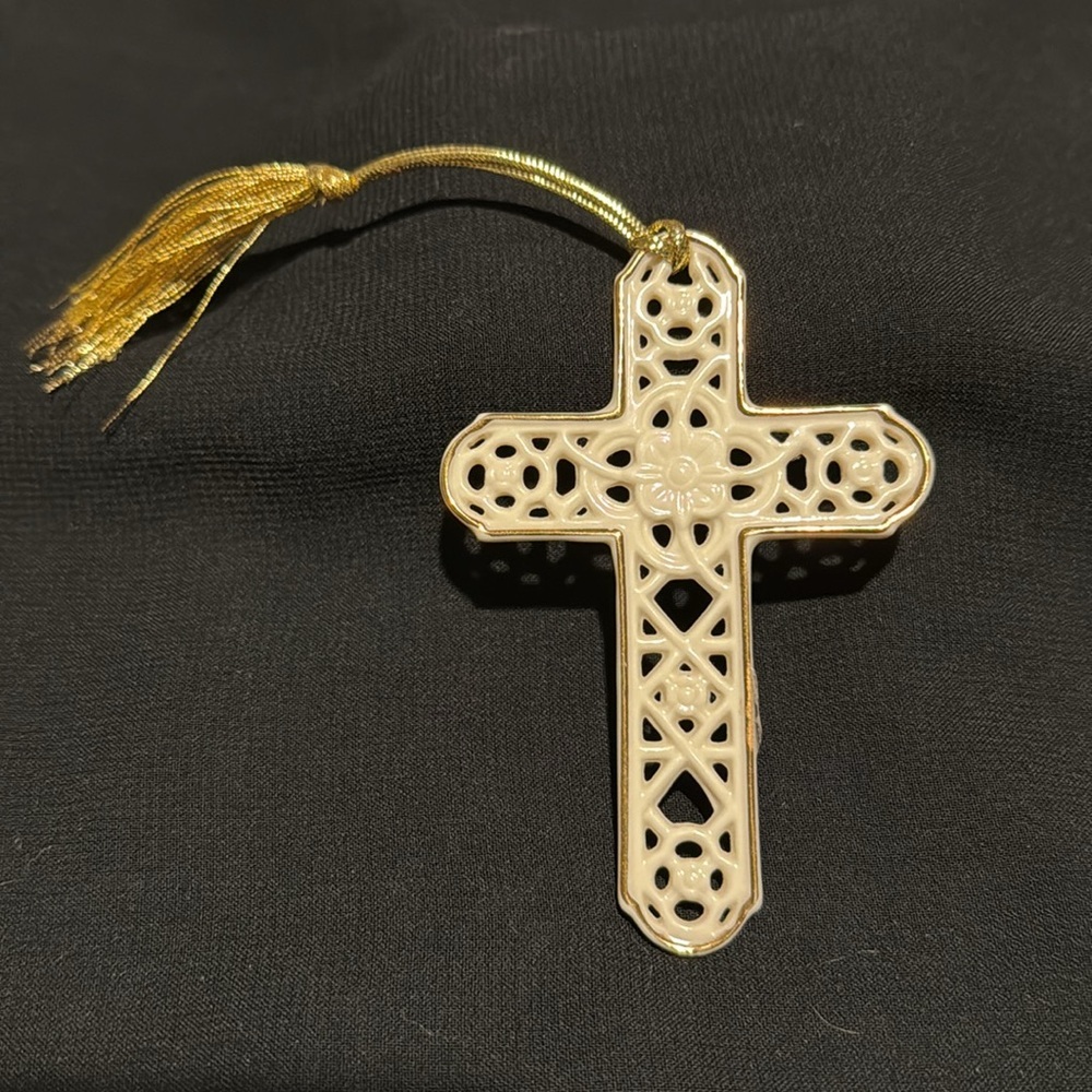 Vintage, Retired, Collectible Lenox China 2001 Pierced Cross Ornament - Picture 4 of 7